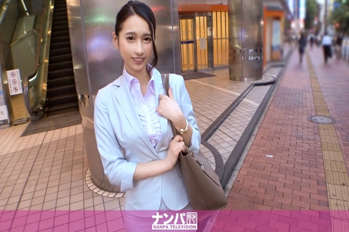 真实素人搭讪，初次摄影。 1504 “不做副业吗？”和她一起上钩的美女OL！本想体验一下试着接待客人的感觉，就这样正式体验www