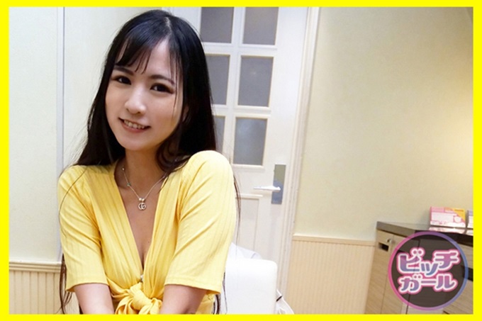 ビッチガール りん(23) 出生于泰国曼谷，现在住在东京的23岁。为了能尽快融洽相处而进行了各种各样的对话，对方用自己擅长的泰语打了招呼！而且一说到性的话题。因为喜欢被强迫，所以提议了拘束游戏并乐在其中。因为在开始前说想尿尿，所以拍了之后非常害羞的样子很可爱。