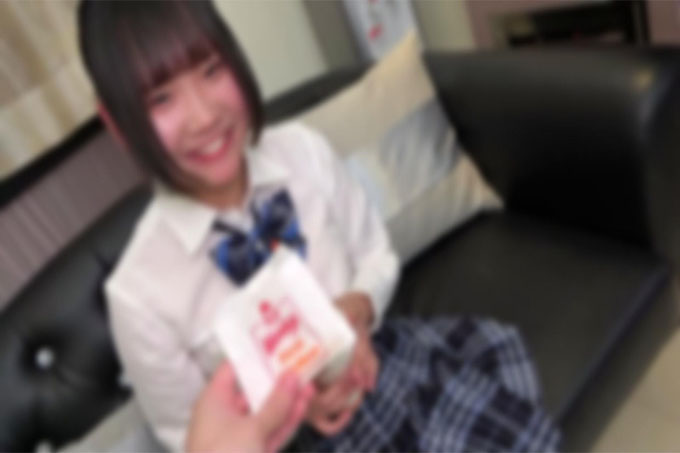 [FC2] 在快餐店接她的笑容可爱的二年级学生。制服美巨乳嫩脸丰满身材太好色