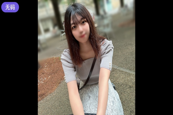 [FC2]第一次拍摄写真和露脸！这不，人来了！ ？一个对男人没什么经验的大学生，在她就读的一所名牌大学脱掉内裤，当她脱下内裤时，她看到了黑色的鬃毛……她没有穿内裤，也没有穿胸罩来上课。我在教室里遇见了她...