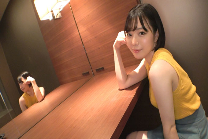 【全身性感带】 只被风抚摸一下就能感受到的敏感身体的娃娃脸女服务员。外面感觉好还是里面好，这取决于一天的心血来潮◯你今天感觉如何？