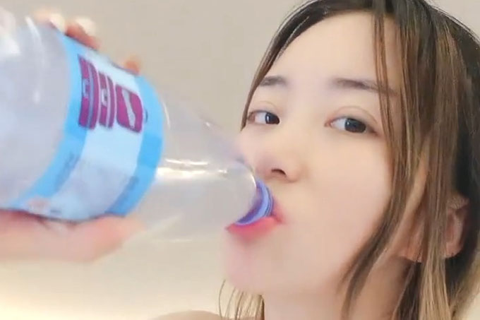 纹身嫩妹子和小男友啪啪做爱